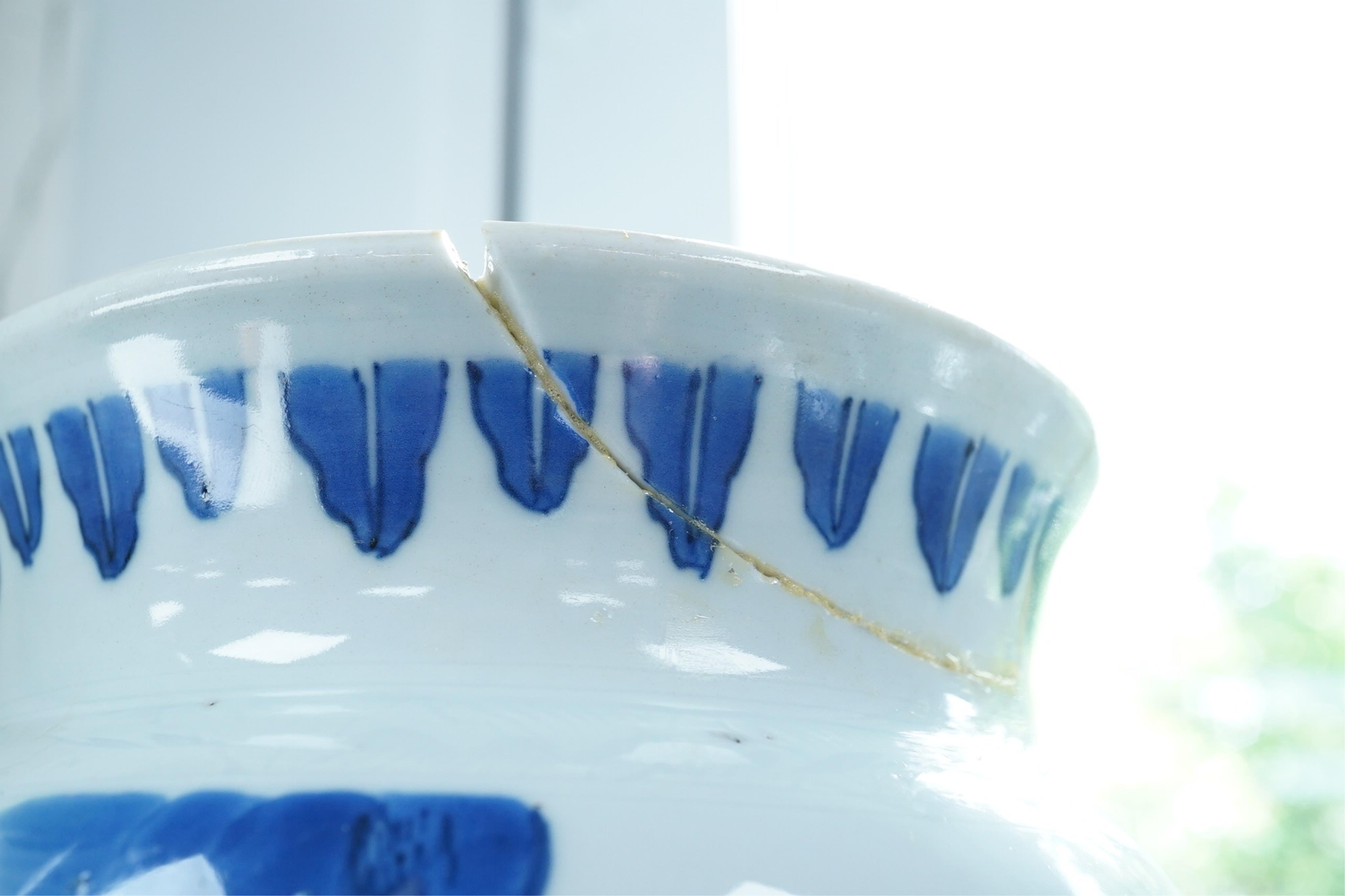 A Chinese Transitional blue and white ‘Ladies’ rolwagen vase, Chongzhen period (1627-1644)
